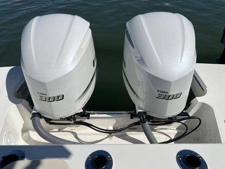 Pursuit S 328 Sport image