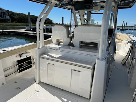 Pursuit S 328 Sport image