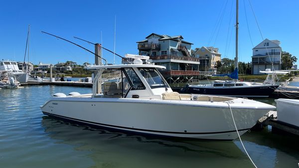 Pursuit S 328 Sport