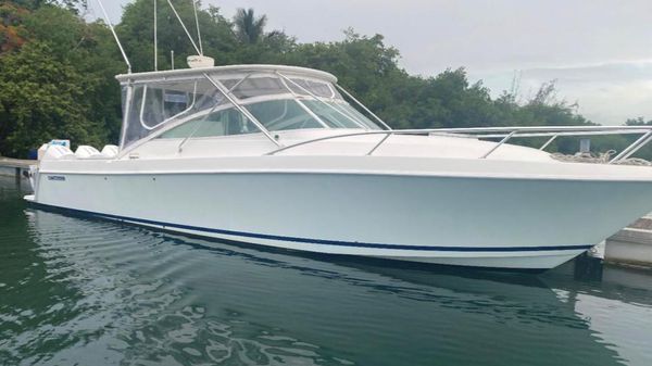 Contender 38 Express