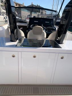 Pardo Yachts 38 Outboard image