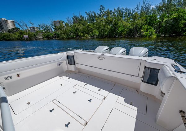 Intrepid 400 Center Console image