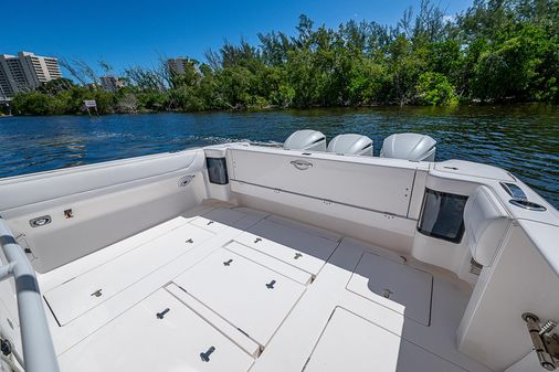 Intrepid 400 Center Console image