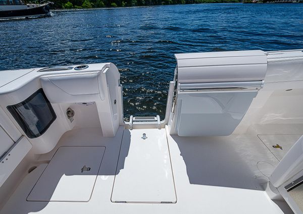 Intrepid 400 Center Console image