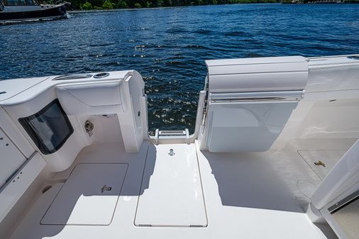 Intrepid 400 Center Console image