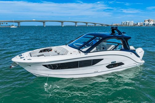 Sea Ray 370 Sundancer Outboard image