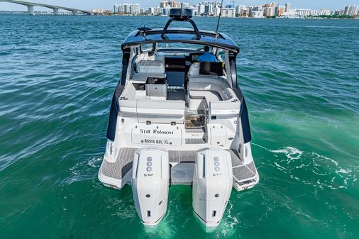 Sea Ray 370 Sundancer Outboard image