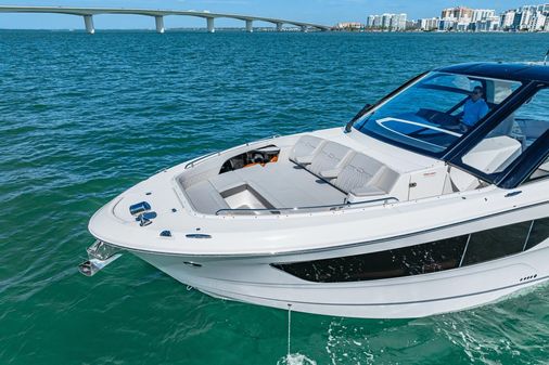 Sea Ray 370 Sundancer Outboard image