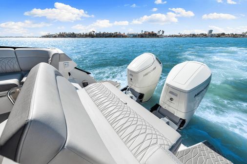 Sea Ray 370 Sundancer Outboard image