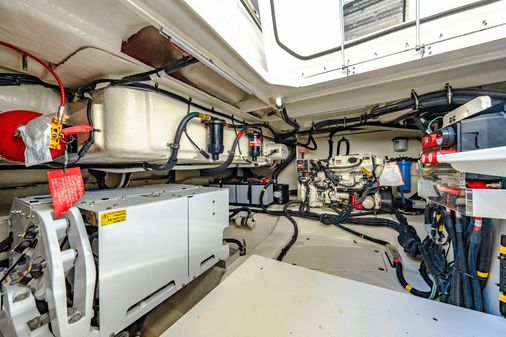 Sea Ray 370 Sundancer Outboard image