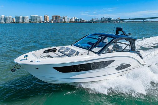 Sea Ray 370 Sundancer Outboard image