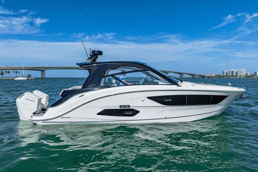 Sea Ray 370 Sundancer Outboard image