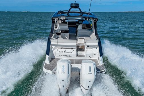 Sea Ray 370 Sundancer Outboard image