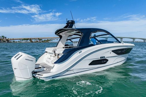 Sea Ray 370 Sundancer Outboard image