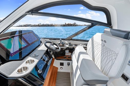 Sea Ray 370 Sundancer Outboard image