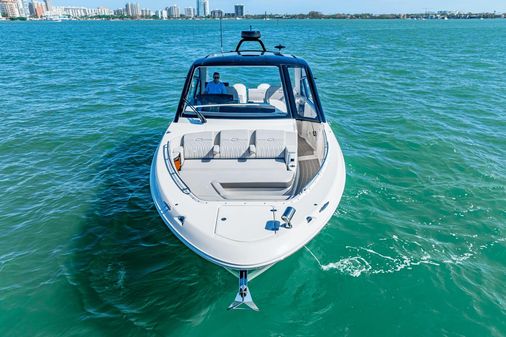 Sea Ray 370 Sundancer Outboard image