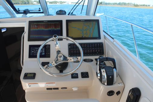 Boston Whaler 345 Conquest image