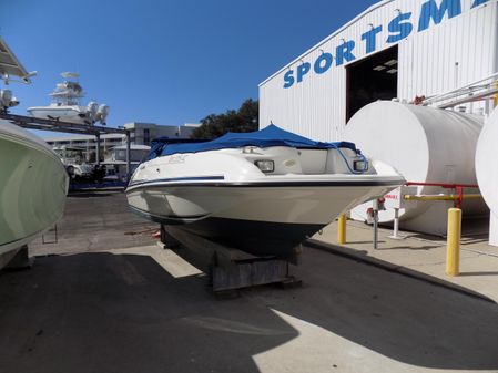 Sea Ray 240 Sundeck image