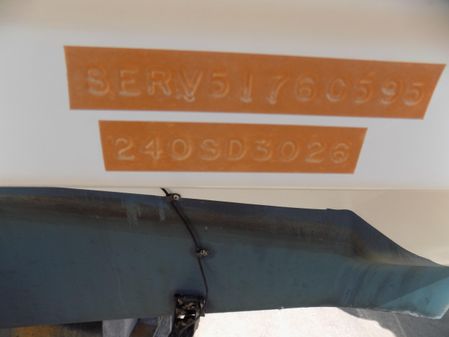 Sea Ray 240 Sundeck image