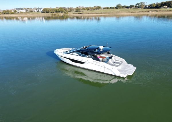 Cruisers Yachts 42 GLS image