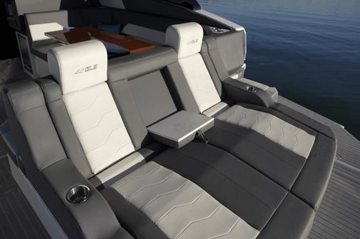 Cruisers Yachts 42 GLS image