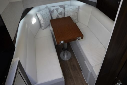 Cruisers Yachts 42 GLS image