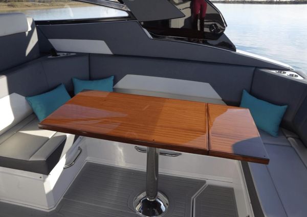 Cruisers Yachts 42 GLS image