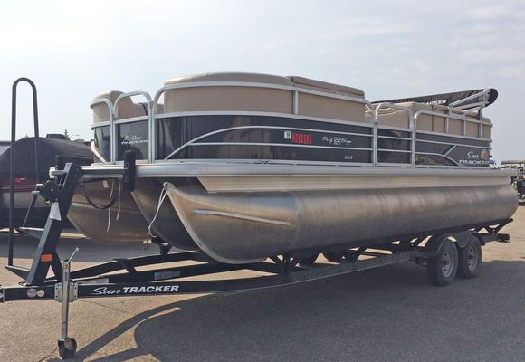 Sun Tracker Party Barge 22 XP3 - main image