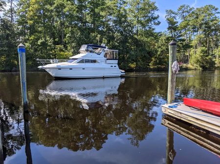 Cruisers Yachts 3650 Motoryacht image