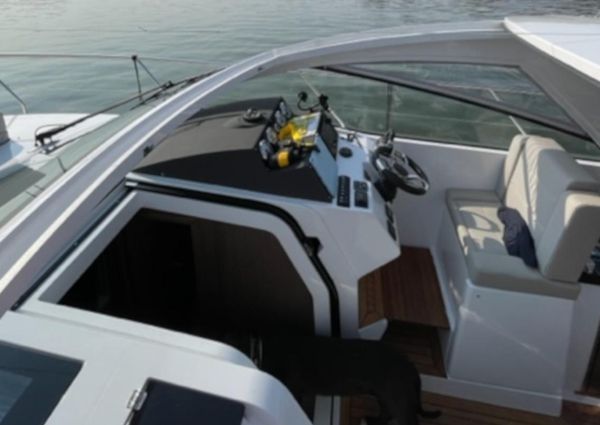 Sealine S330 image