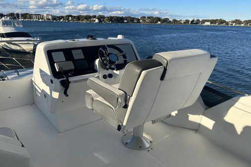 Cruisers Yachts 54 Cantius Fly image