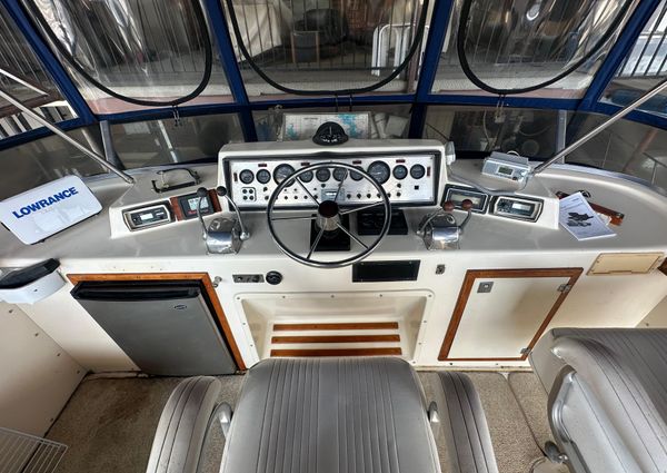 Chris-Craft 426 Catalina image