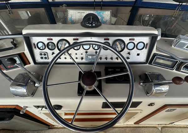 Chris-Craft 426 Catalina image