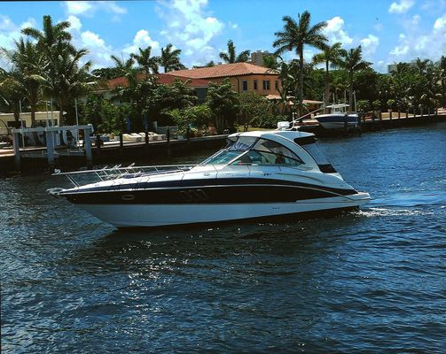 Cruisers Yachts 380 Express - main image