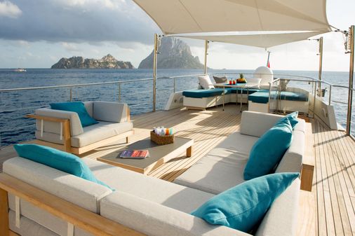 Feadship De Vries image