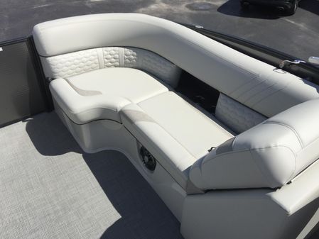 Crest Caribbean LX 230 SLC image