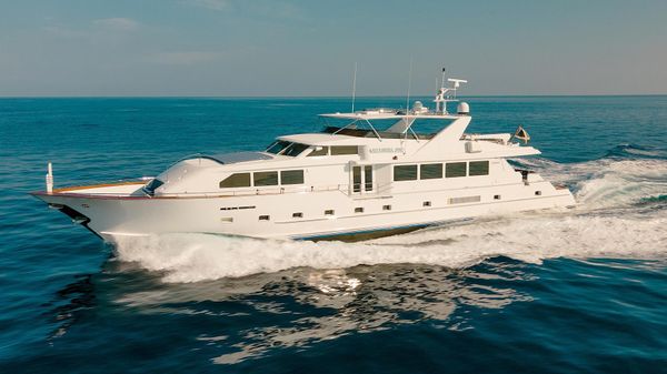 Broward 110 RAISED PILOTHOUSE