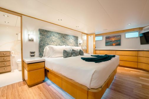 Broward 110 RAISED PILOTHOUSE image