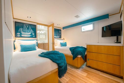 Broward 110 RAISED PILOTHOUSE image