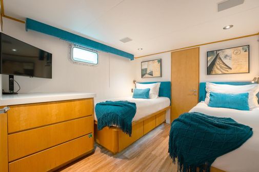 Broward 110 RAISED PILOTHOUSE image