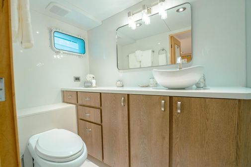 Broward 110 RAISED PILOTHOUSE image
