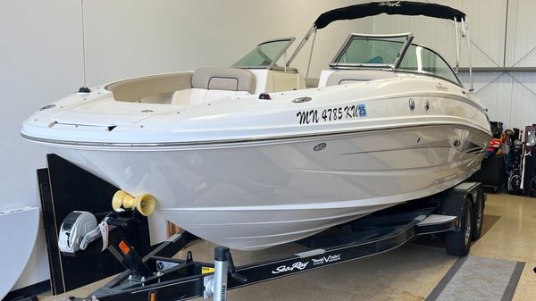 Sea Ray 240 Sundeck