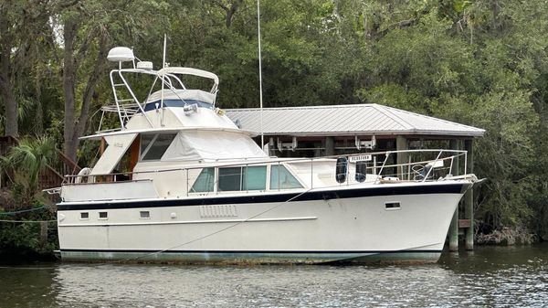 Hatteras Motoryacht Tri-Cabin