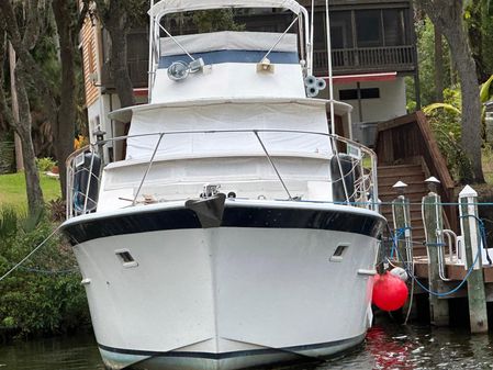 Hatteras Motoryacht Tri-Cabin image