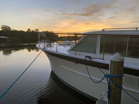 Hatteras Motoryacht Tri-Cabin image