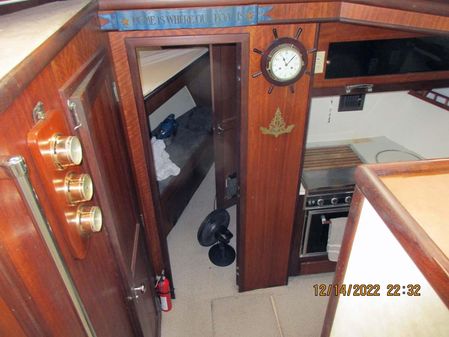 Hatteras Motoryacht Tri-Cabin image