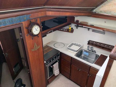 Hatteras Motoryacht Tri-Cabin image