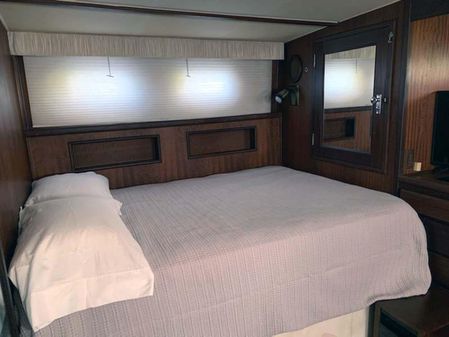 Hatteras Motoryacht Tri-Cabin image