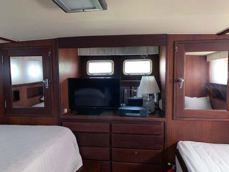 Hatteras Motoryacht Tri-Cabin image