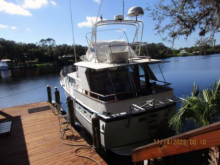 Hatteras Motoryacht Tri-Cabin image